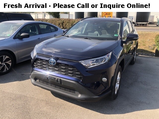 2021 Toyota RAV4 Hybrid XLE photo 2