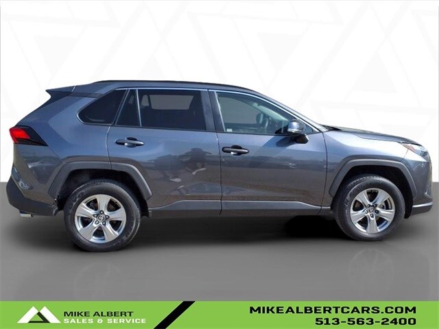 2024 Toyota RAV4 XLE photo 3