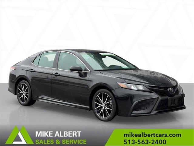 2023 Toyota Camry SE's photo