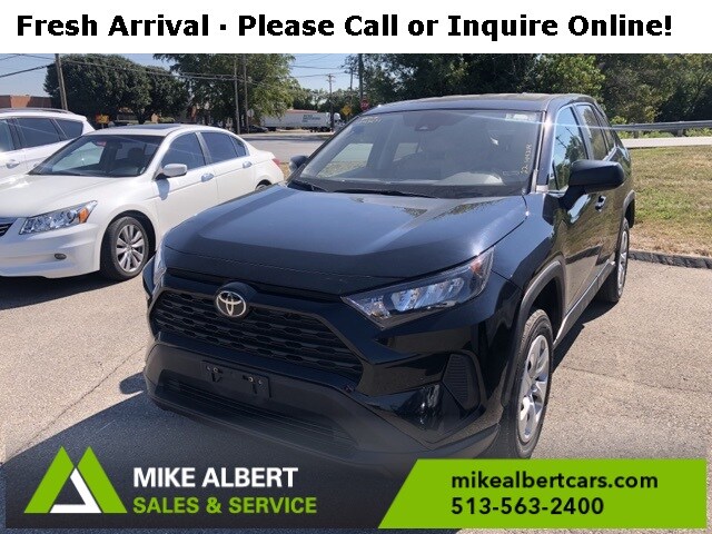 2022 Toyota RAV4 LE photo 2
