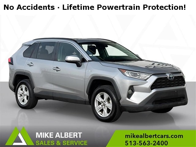 2021 Toyota RAV4 XLE's photo