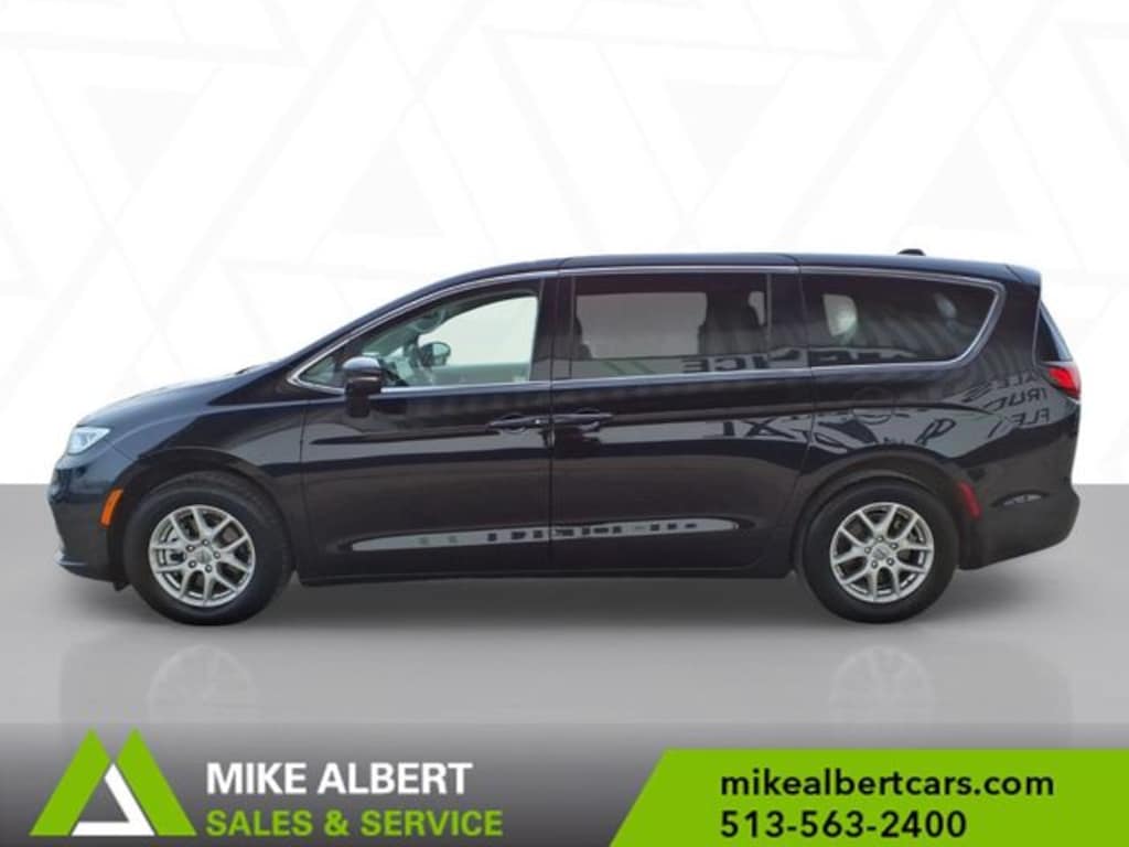 Used 2024 Chrysler Pacifica Touring L Minivan/Van