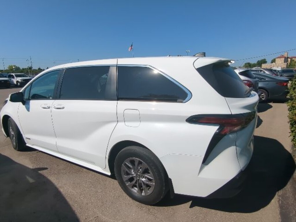 Used 2021 Toyota Sienna LE 8 Passenger Minivan/Van