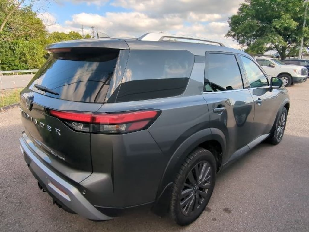 Used 2023 Nissan Pathfinder SL SUV