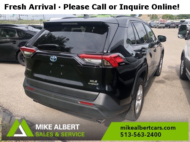 2021 Toyota RAV4 Hybrid XLE photo 2