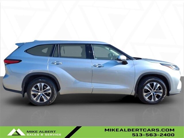 2022 Toyota Highlander XLE photo 3
