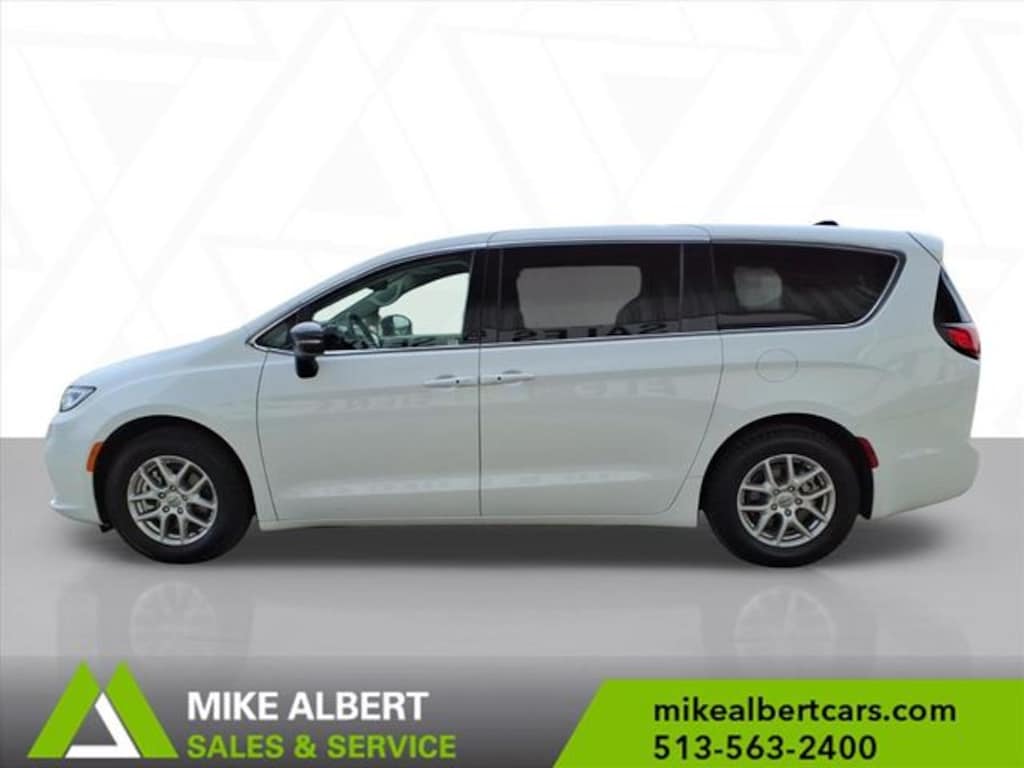 Used 2024 Chrysler Pacifica Touring L Minivan/Van