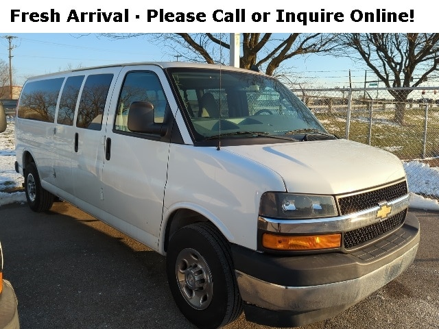 2018 Chevrolet Express Passenger LT's photo