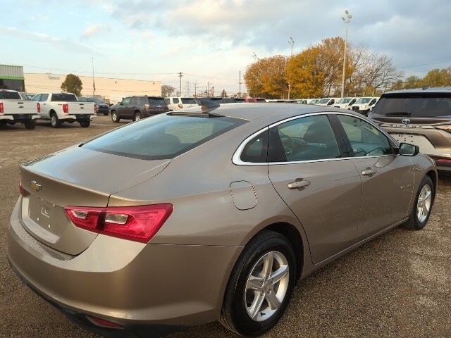 2023 Chevrolet Malibu LS photo 4
