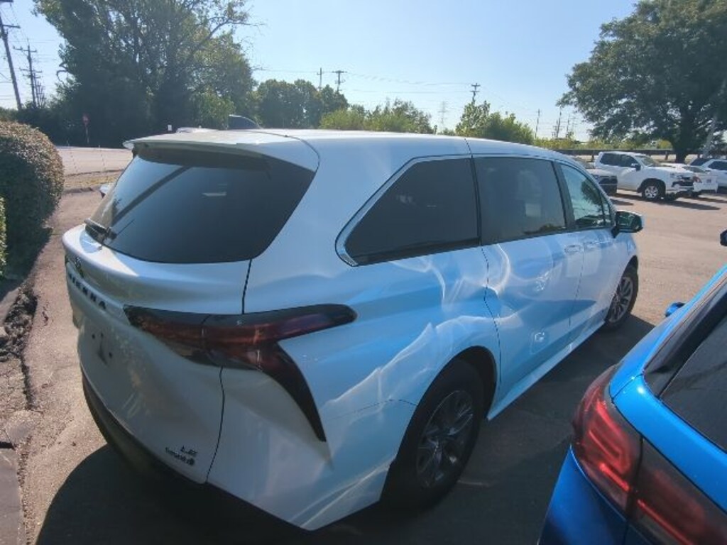 Used 2021 Toyota Sienna LE 8 Passenger Minivan/Van