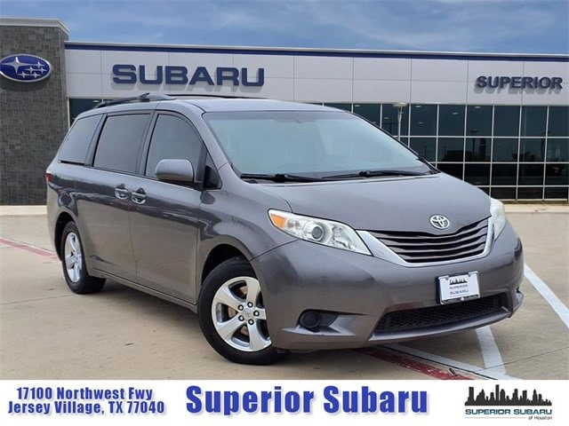 2017 Toyota Sienna LE's photo
