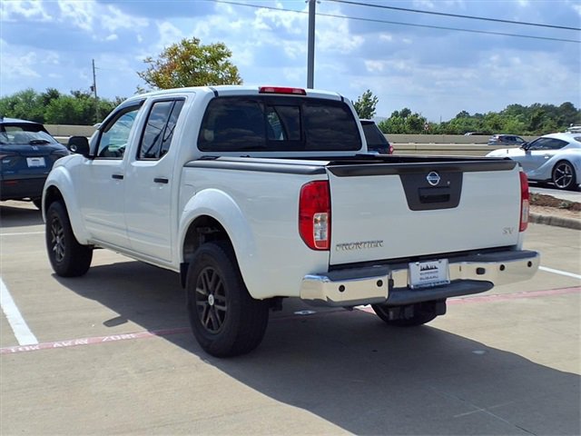 2017 Nissan Frontier SV photo 2