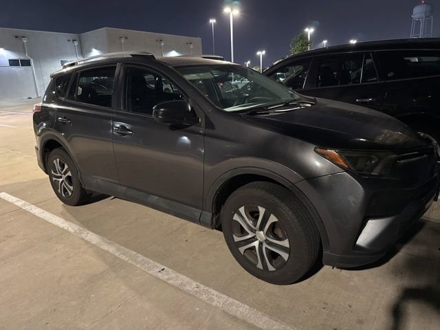 2016 Toyota RAV4 LE's photo