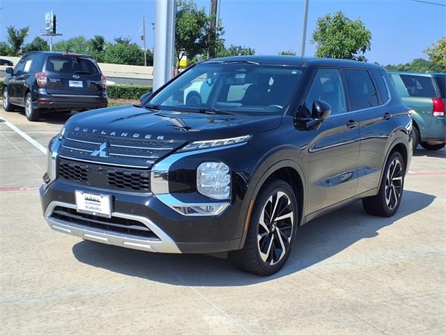 2022 Mitsubishi Outlander SE photo 2