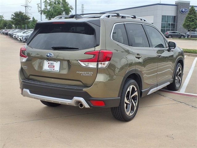 2024 Subaru Forester Touring photo 4