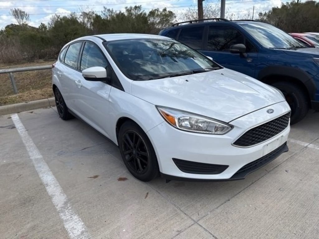 Used 2017 Ford Focus SE Hatchback