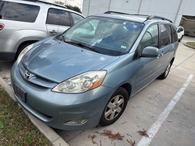 2008 Toyota Sienna XLE's photo
