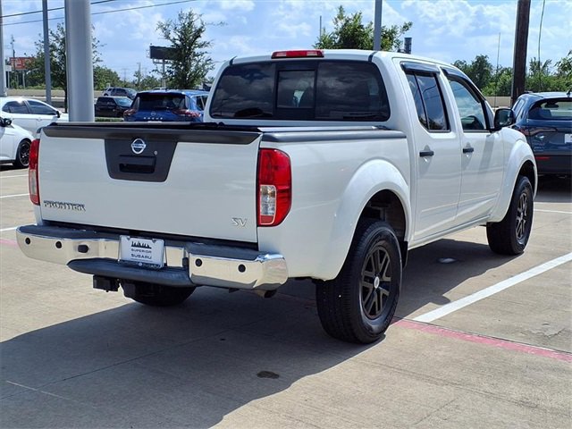 2017 Nissan Frontier SV photo 3
