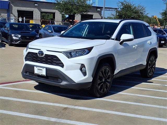 2020 Toyota RAV4 XLE Premium photo 2