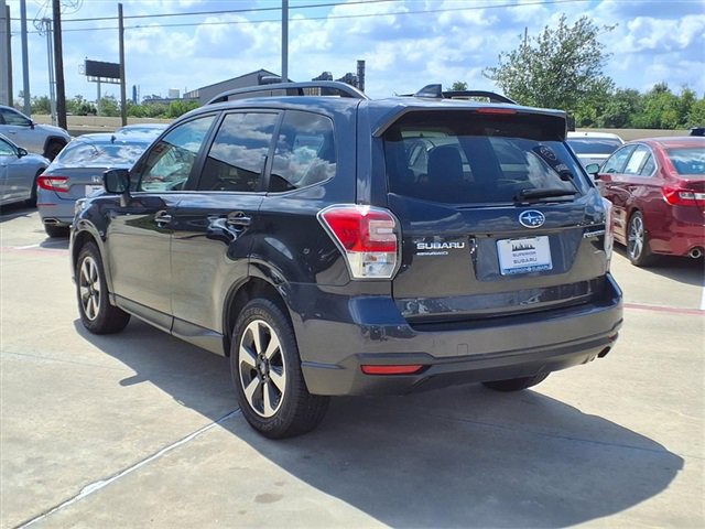 2017 Subaru Forester 2.5i Premium photo 3