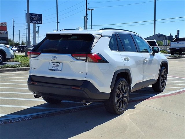 2020 Toyota RAV4 XLE Premium photo 4