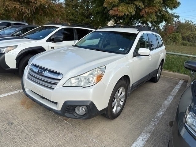 2013 Subaru Outback Premium's photo