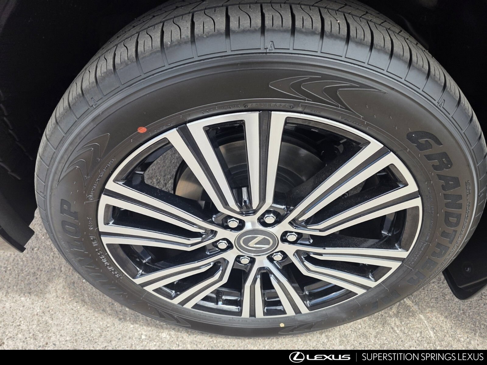 2026 Lexus LX 700h Luxury - Photo 10