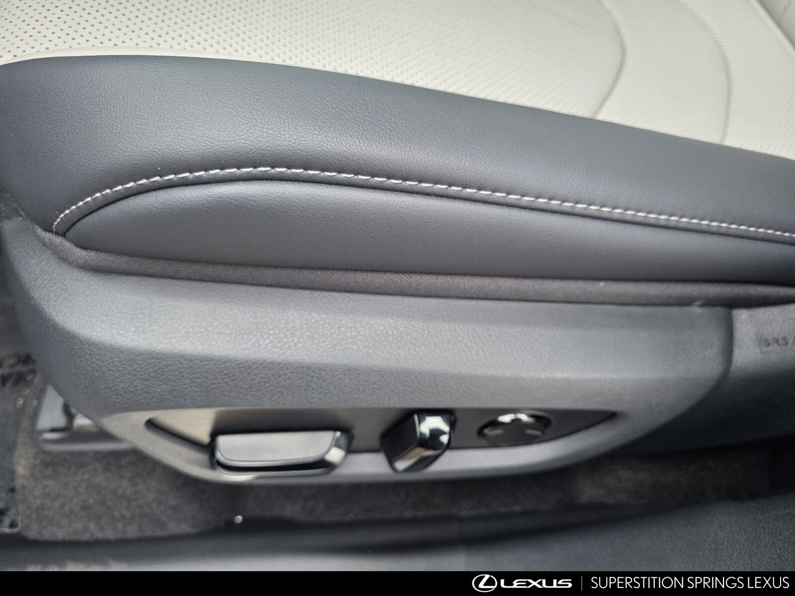 2026 Lexus TX 500h F-Sport Premium - Photo 14