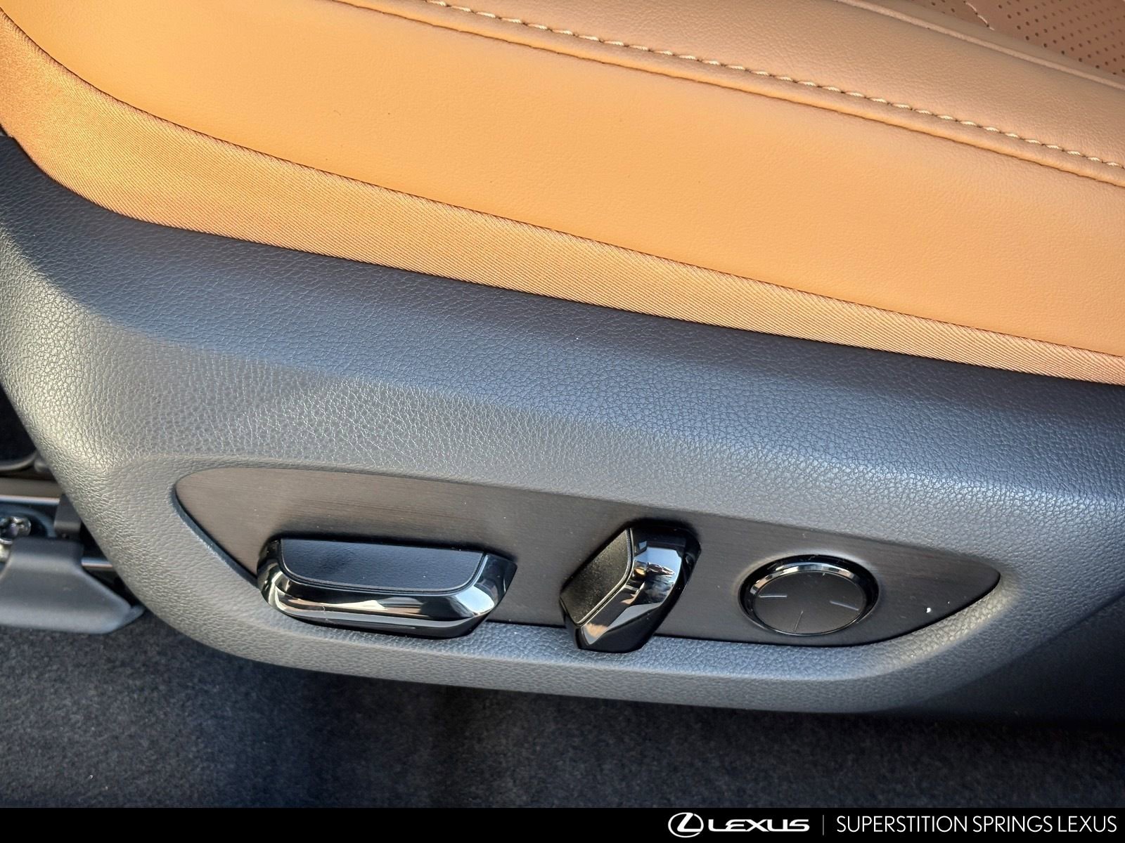 2026 Lexus NX 450h+ Luxury - Photo 18