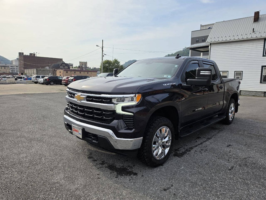 Used 2022 Chevrolet Silverado 1500 LT 4WD Crew Cab 147 LT w/1LT