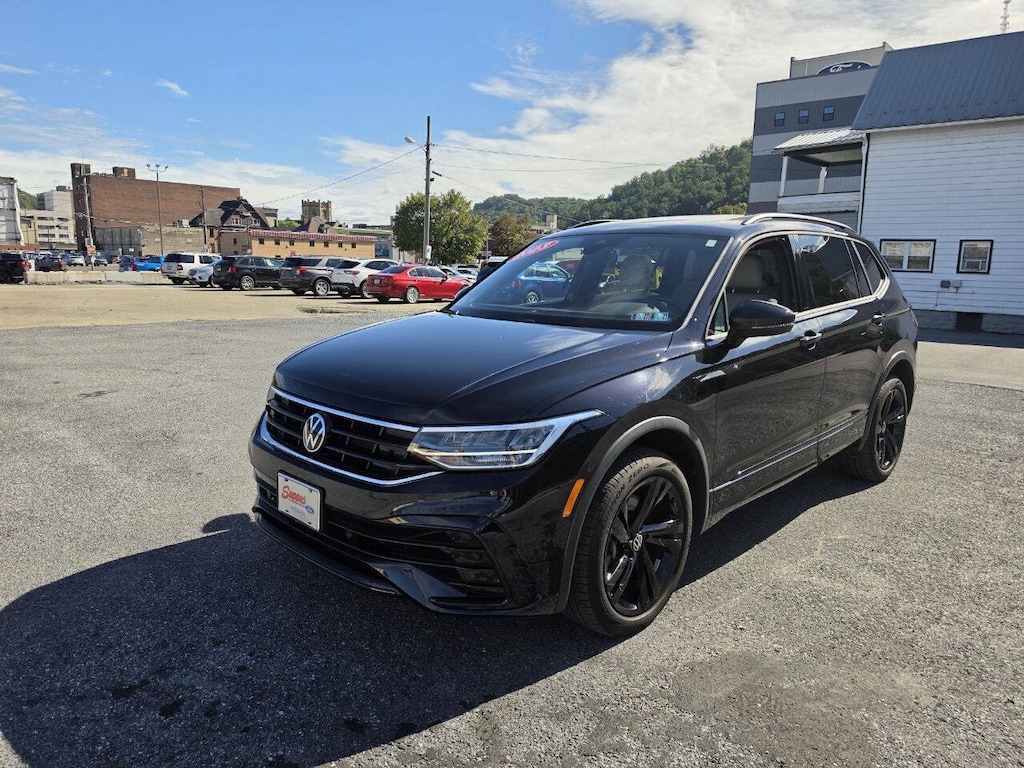 Used 2023 Volkswagen Tiguan SE R-Line Black 2.0T SE R-Line Black 4MOTION