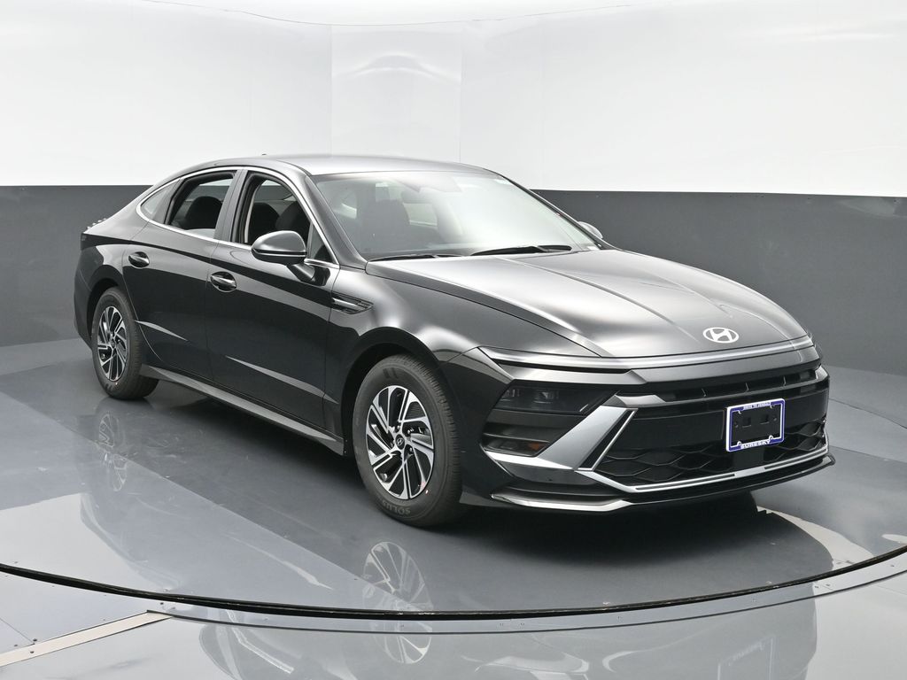 2026 Hyundai Sonata Hybrid Blue's photo