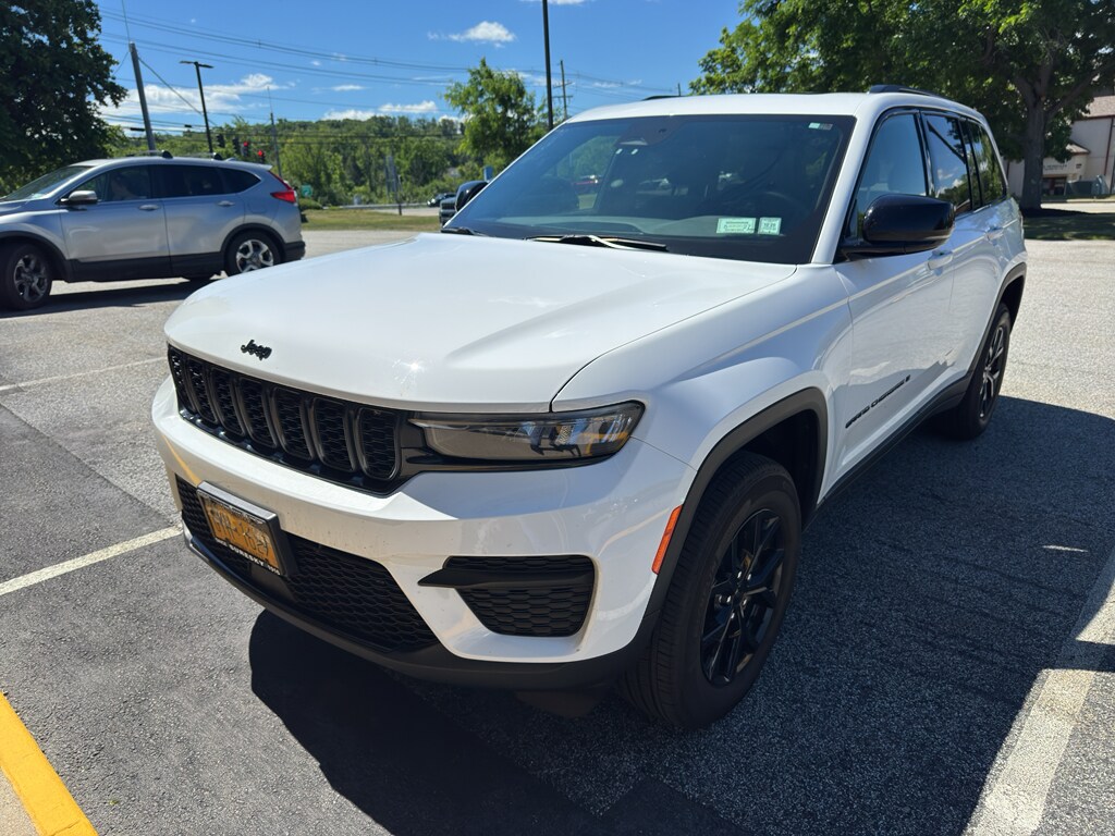 Used 2024 Jeep Grand Cherokee Altitude X Sport Utility