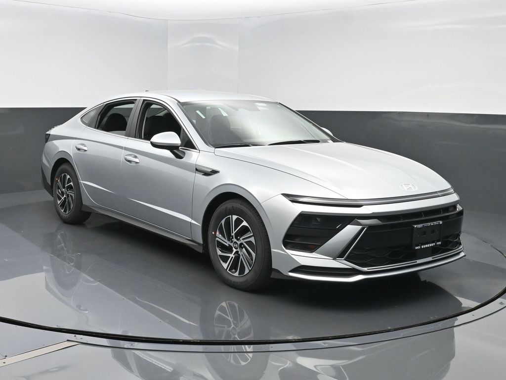 2026 Hyundai Sonata Hybrid Blue's photo