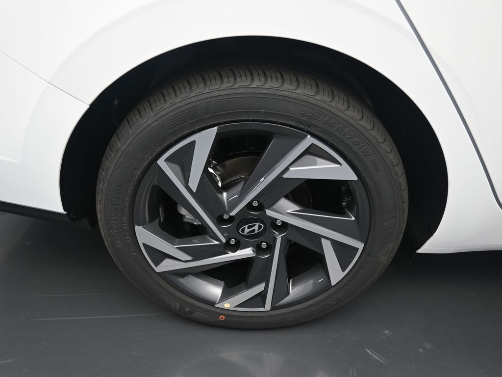 2025 Hyundai Elantra SEL Sport photo 2