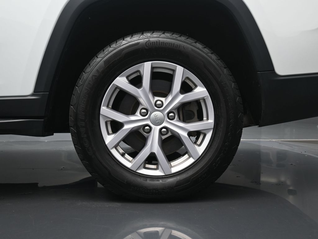 2022 Jeep Grand Cherokee Limited photo 2