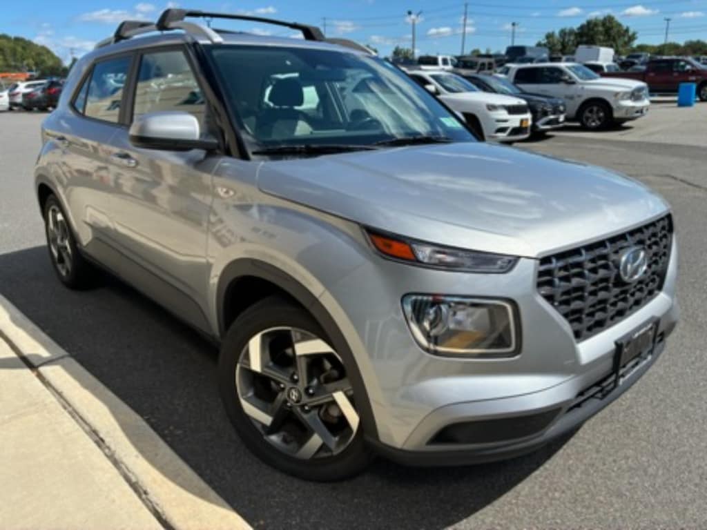 Used 2024 Hyundai Venue SEL Sport Utility