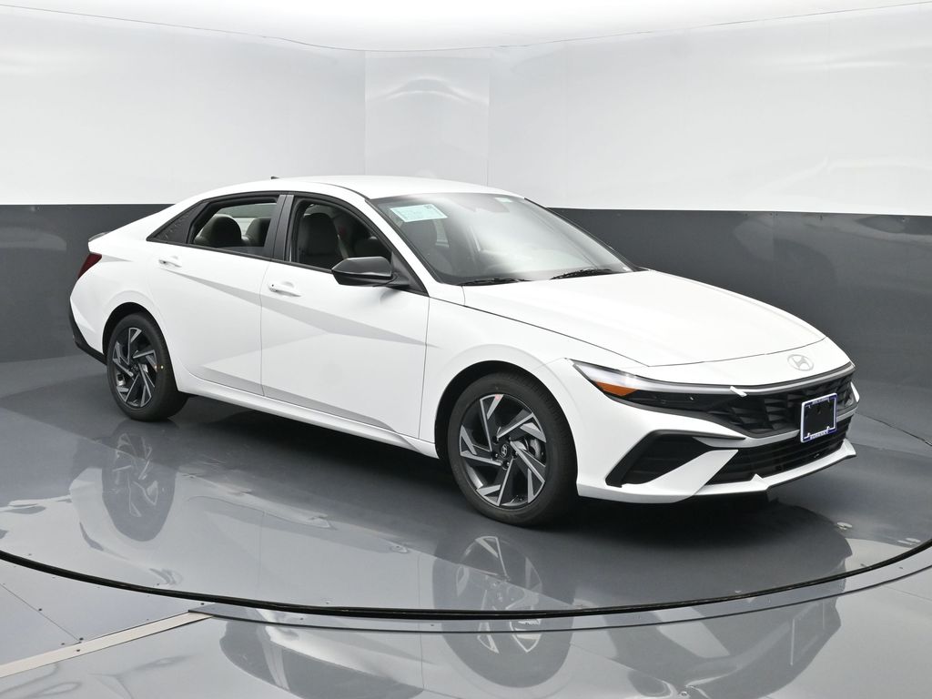 2025 Hyundai Elantra SEL's photo