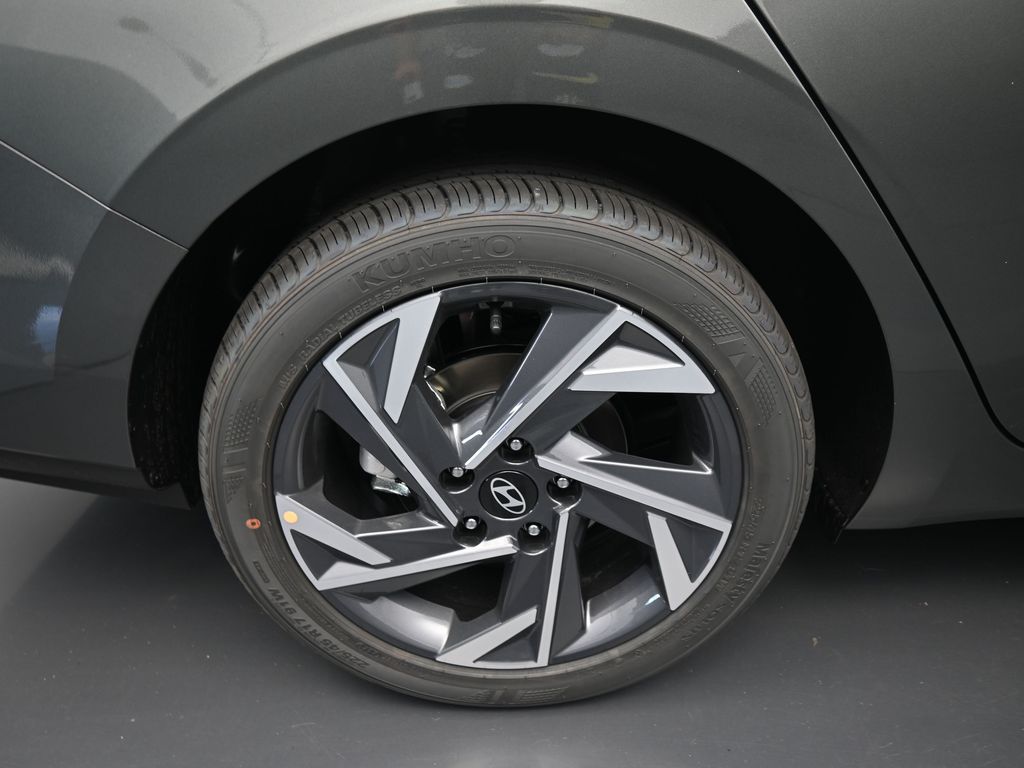 2025 Hyundai Elantra SEL Sport photo 2