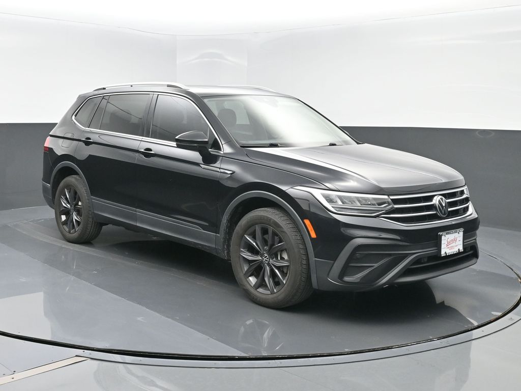 2022 Volkswagen Tiguan SE's photo