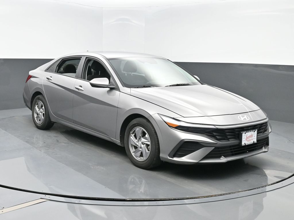 2024 Hyundai Elantra SE