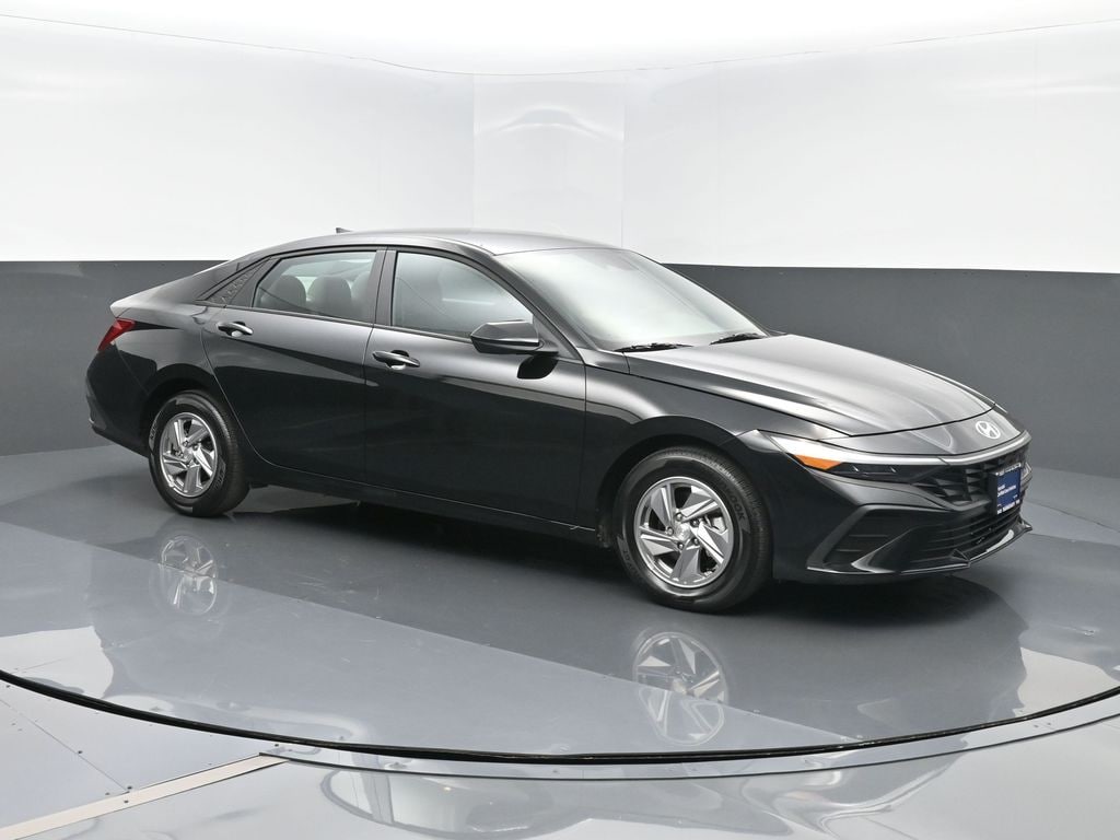 Certified 2025 Hyundai Elantra SE Sedan