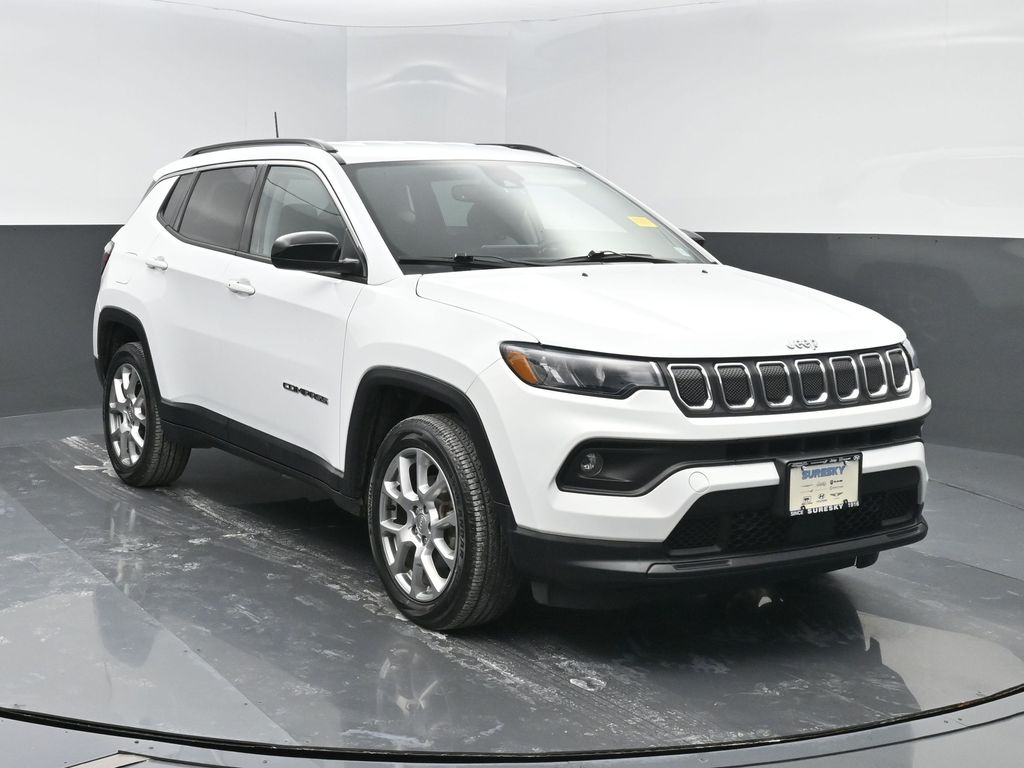 2022 Jeep Compass Latitude Lux's photo