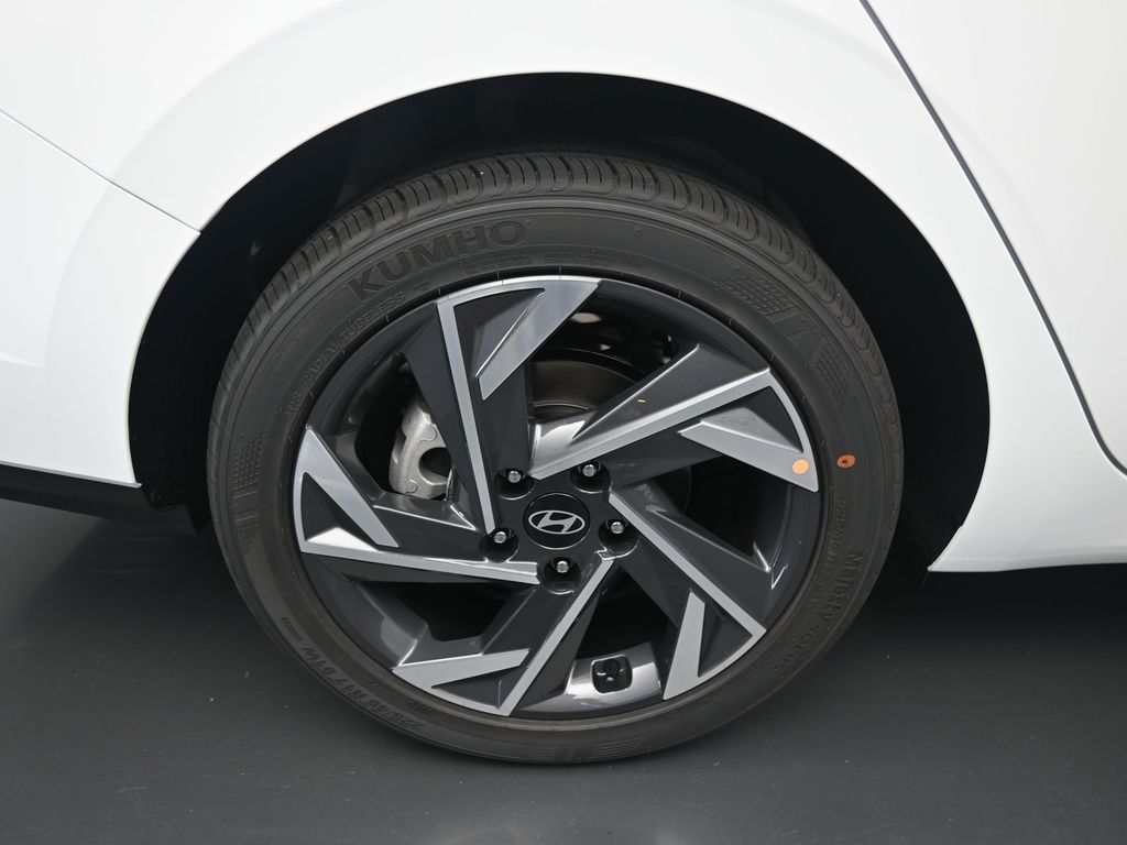 2025 Hyundai Elantra SEL Sport photo 2