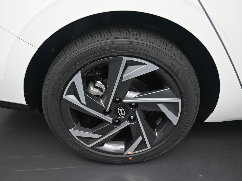 2025 Hyundai Elantra SEL Sport photo 2