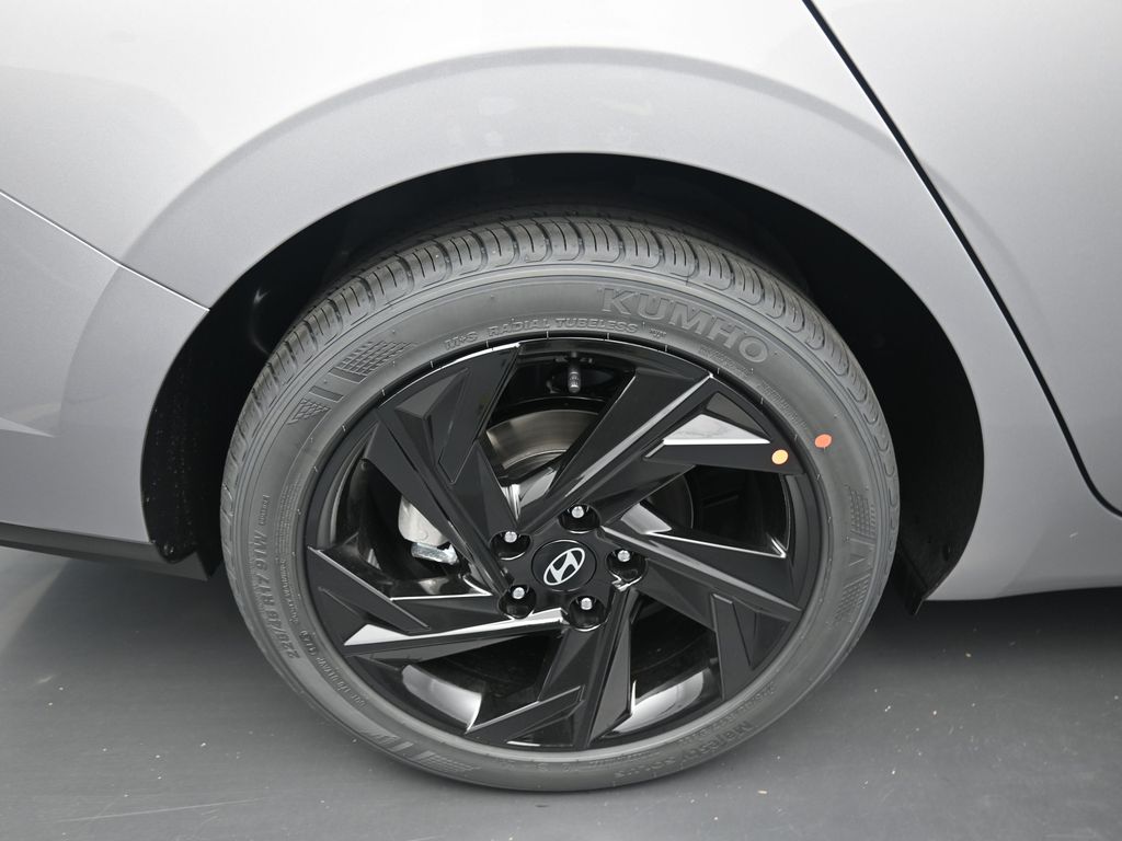 2026 Hyundai Elantra SEL Sport photo 2