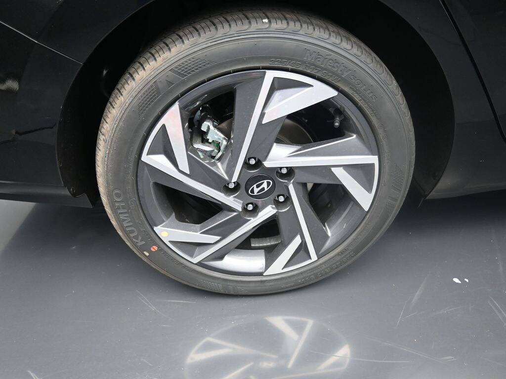 Used 2025 Hyundai Elantra Limited Sedan