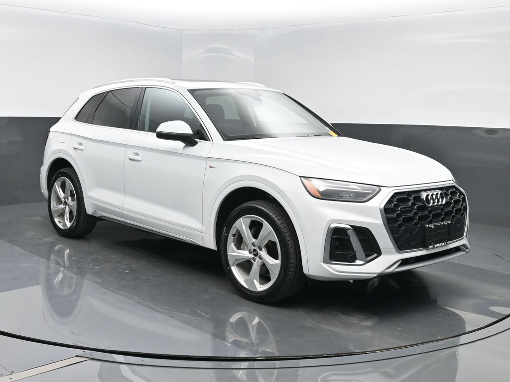 2024 Audi Q5 45 Premium Plus's photo