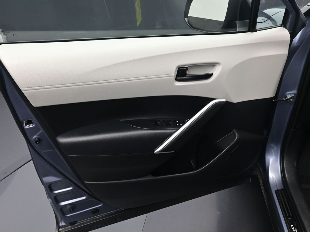 Used 2022 Toyota Corolla Cross L with VIN 7MUAAABG0NV032975 for sale in Kansas City
