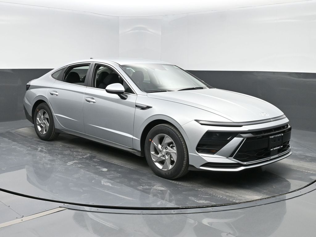 2026 Hyundai Sonata SE's photo